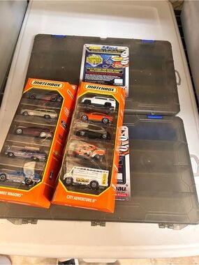Matchbox Kids Toy Car 2 pack with 5 cars and two  organizers for collection